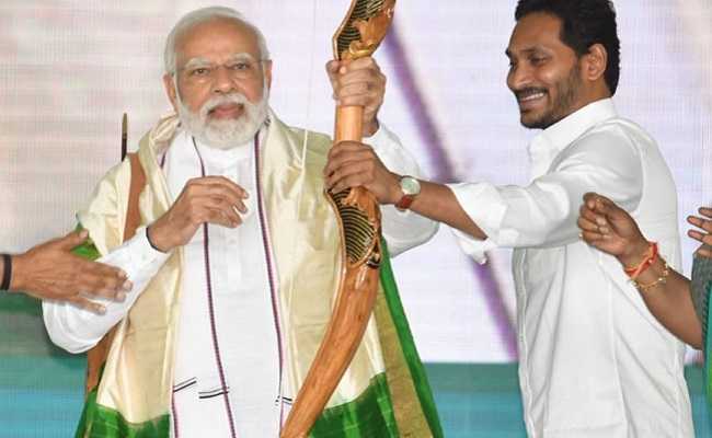 PM gets unusual gift from Andhra Pradesh CM